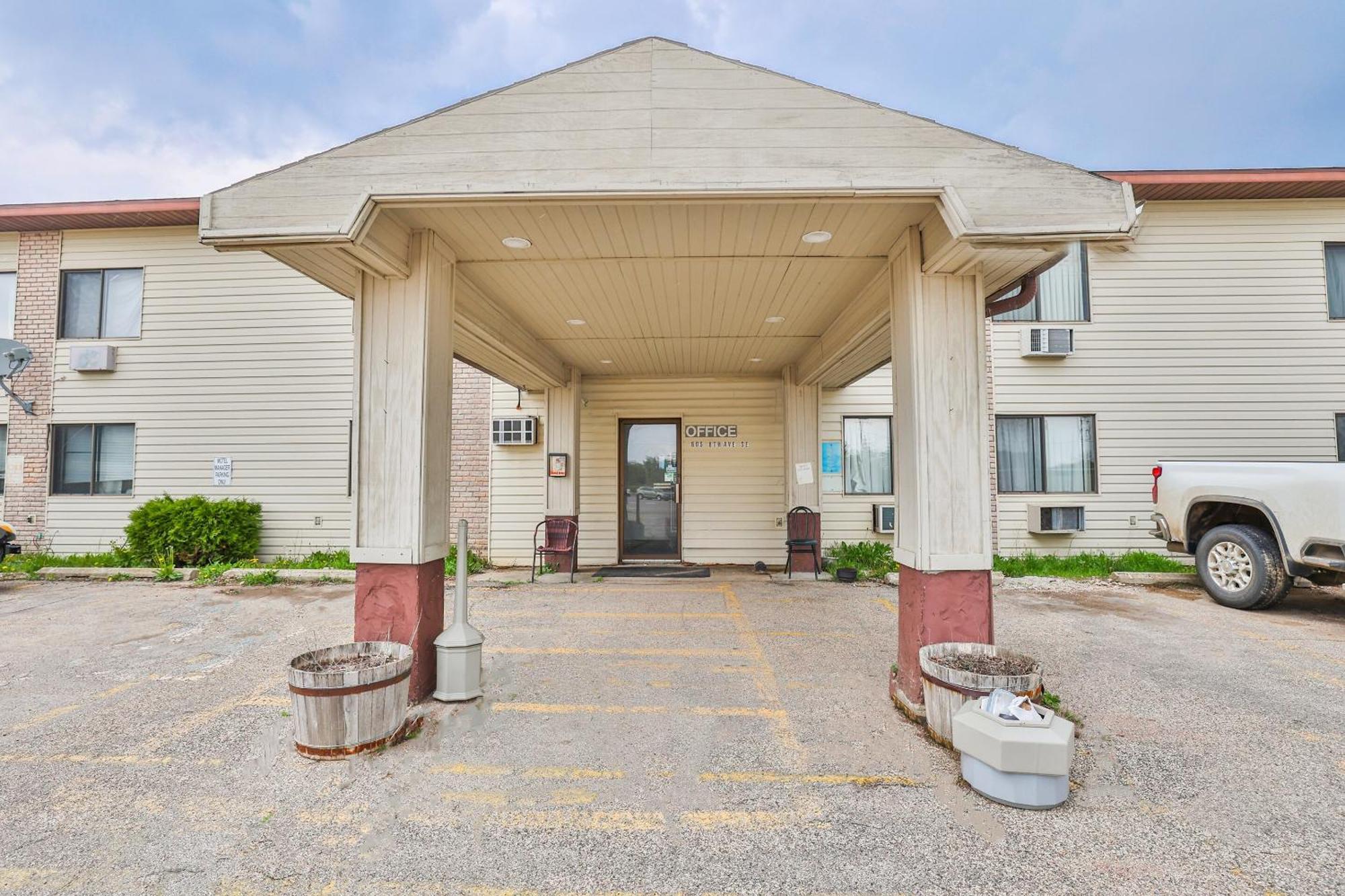 Oyo Hotel Pipestone Mn, Canterbury Park Eksteriør bilde
